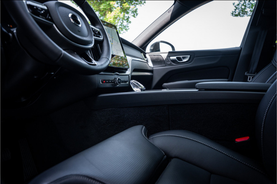 Volvo XC60 T6 Recharge Ultra Black Edition ** Facelift ** Trekhaak ** Harman/Kardon ** HUD ** Massage