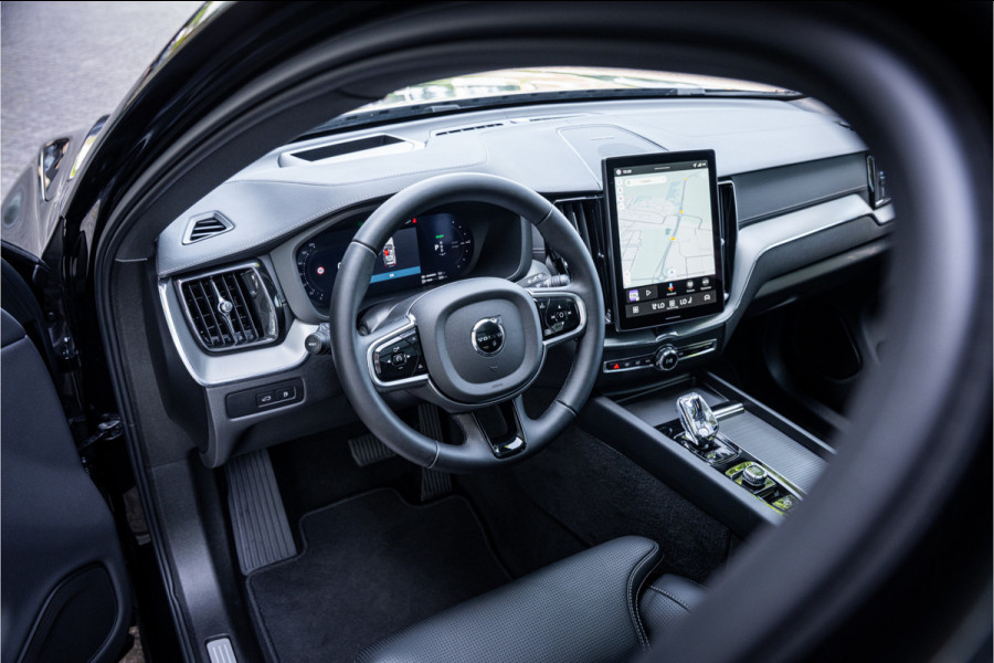 Volvo XC60 T6 Recharge Ultra Black Edition ** Facelift ** Trekhaak ** Harman/Kardon ** HUD ** Massage