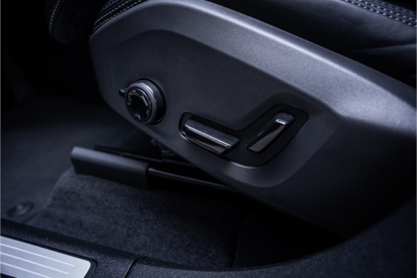 Volvo XC60 T6 Recharge Ultra Black Edition ** Facelift ** Trekhaak ** Harman/Kardon ** HUD ** Massage
