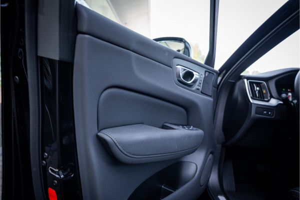 Volvo XC60 T6 Recharge Ultra Black Edition ** Facelift ** Trekhaak ** Harman/Kardon ** HUD ** Massage