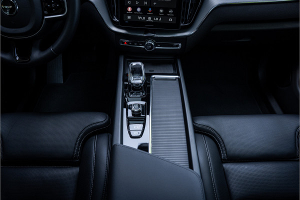 Volvo XC60 T6 Recharge Ultra Black Edition ** Facelift ** Trekhaak ** Harman/Kardon ** HUD ** Massage