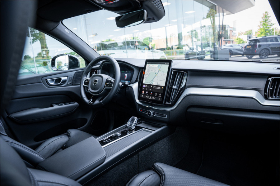 Volvo XC60 T6 Recharge Ultra Black Edition ** Facelift ** Trekhaak ** Harman/Kardon ** HUD ** Massage