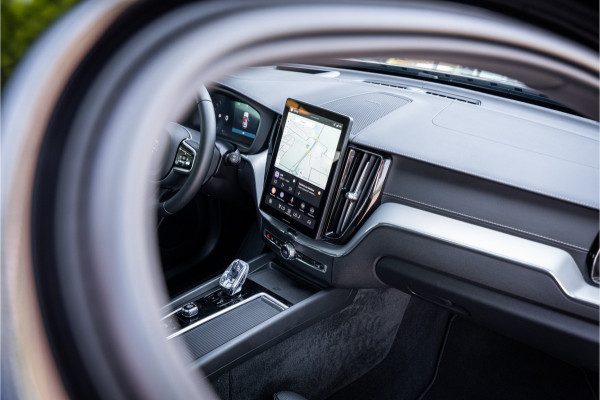 Volvo XC60 T6 Recharge Ultra Black Edition ** Facelift ** Trekhaak ** Harman/Kardon ** HUD ** Massage