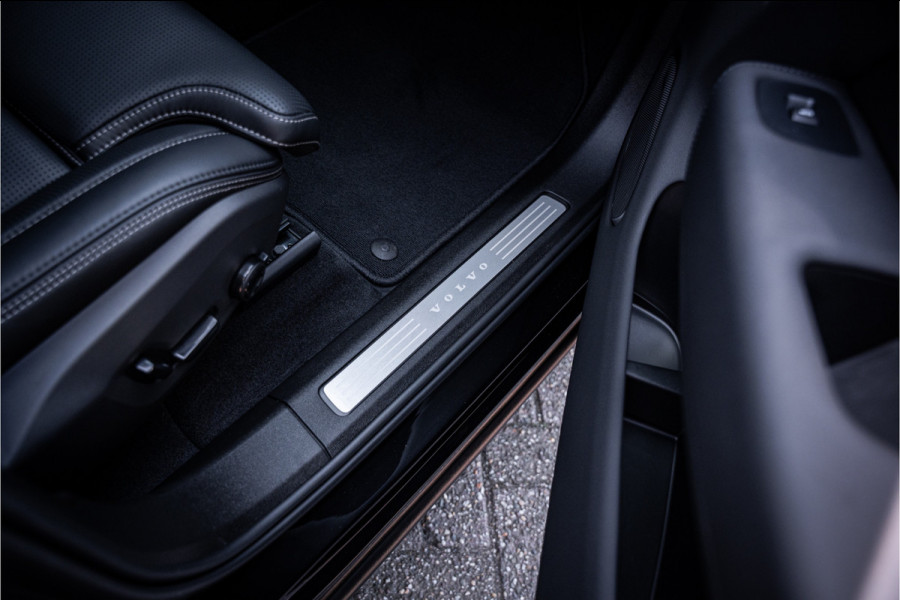 Volvo XC60 T6 Recharge Ultra Black Edition ** Facelift ** Trekhaak ** Harman/Kardon ** HUD ** Massage