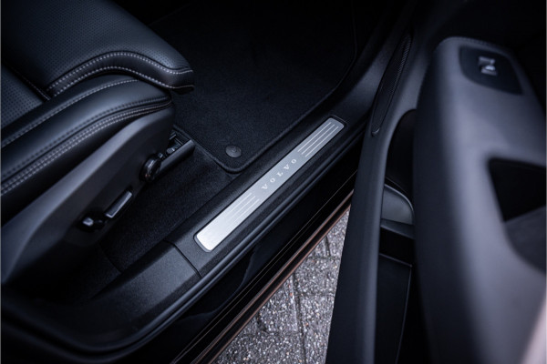Volvo XC60 T6 Recharge Ultra Black Edition ** Facelift ** Trekhaak ** Harman/Kardon ** HUD ** Massage