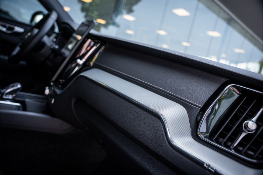 Volvo XC60 T6 Recharge Ultra Black Edition ** Facelift ** Trekhaak ** Harman/Kardon ** HUD ** Massage
