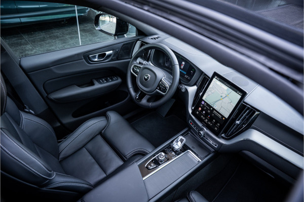 Volvo XC60 T6 Recharge Ultra Black Edition ** Facelift ** Trekhaak ** Harman/Kardon ** HUD ** Massage