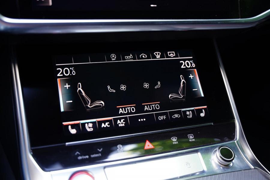 Audi RS6 Avant TFSI Quattro / Akrapovic / Dynamic Plus / Keramische Remmen