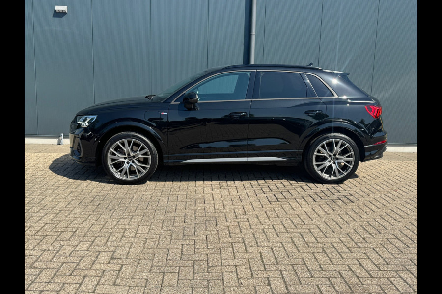 Audi Q3 1.4 plugin hybride * S-line * Camera * Side ass. *