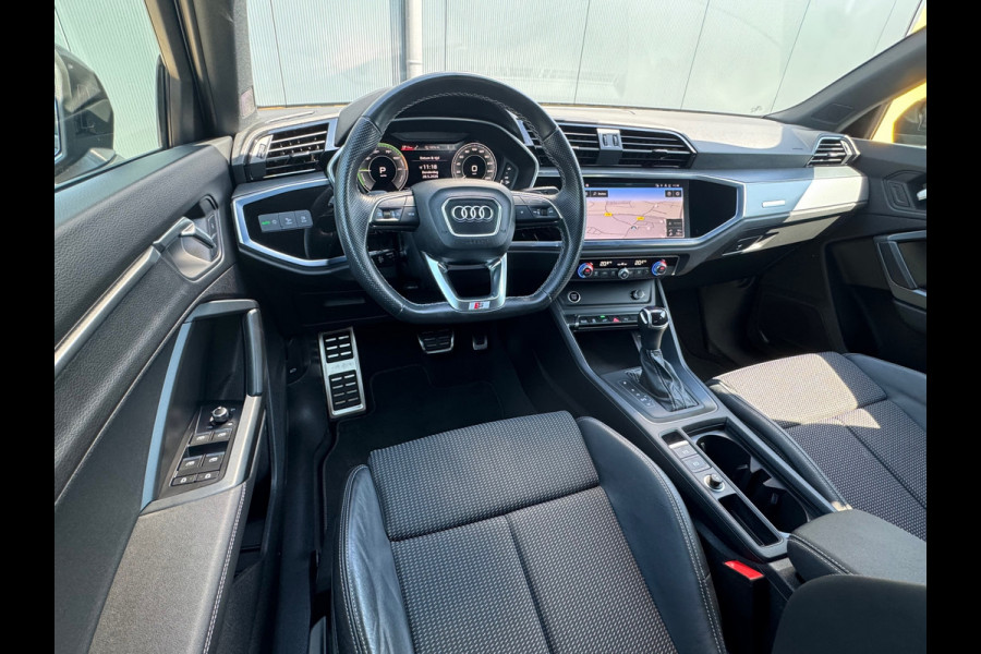 Audi Q3 1.4 plugin hybride * S-line * Camera * Side ass. *