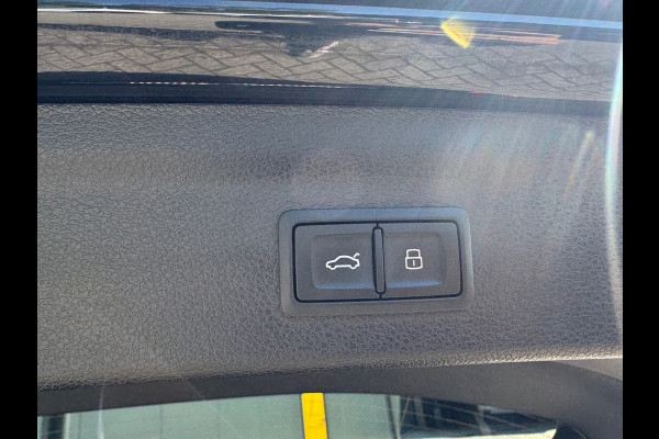 Audi Q3 1.4 plugin hybride * S-line * Camera * Side ass. *