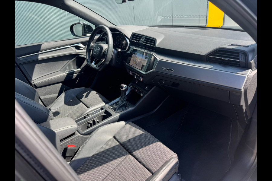 Audi Q3 1.4 plugin hybride * S-line * Camera * Side ass. *