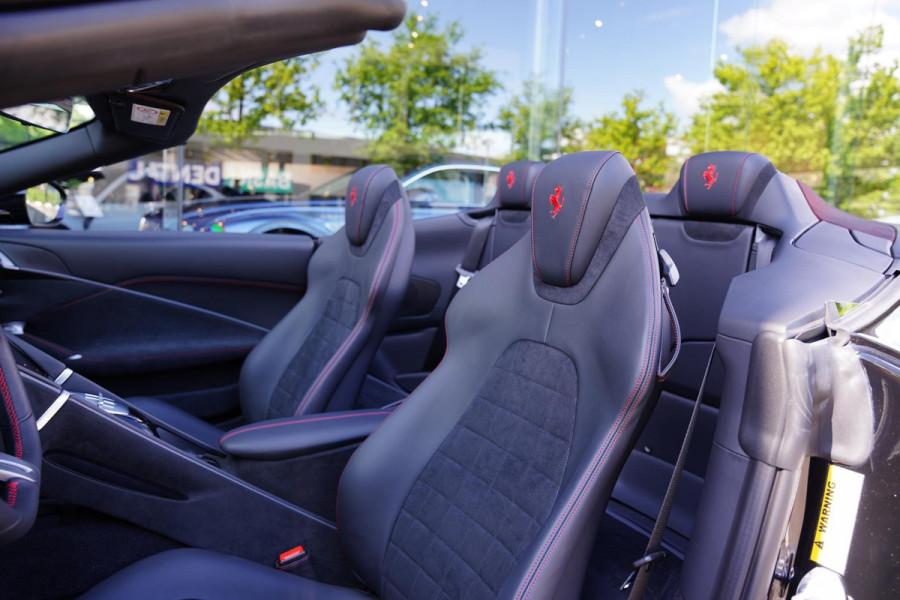 Ferrari Roma Spider 3.9 V8 Nero Stellato