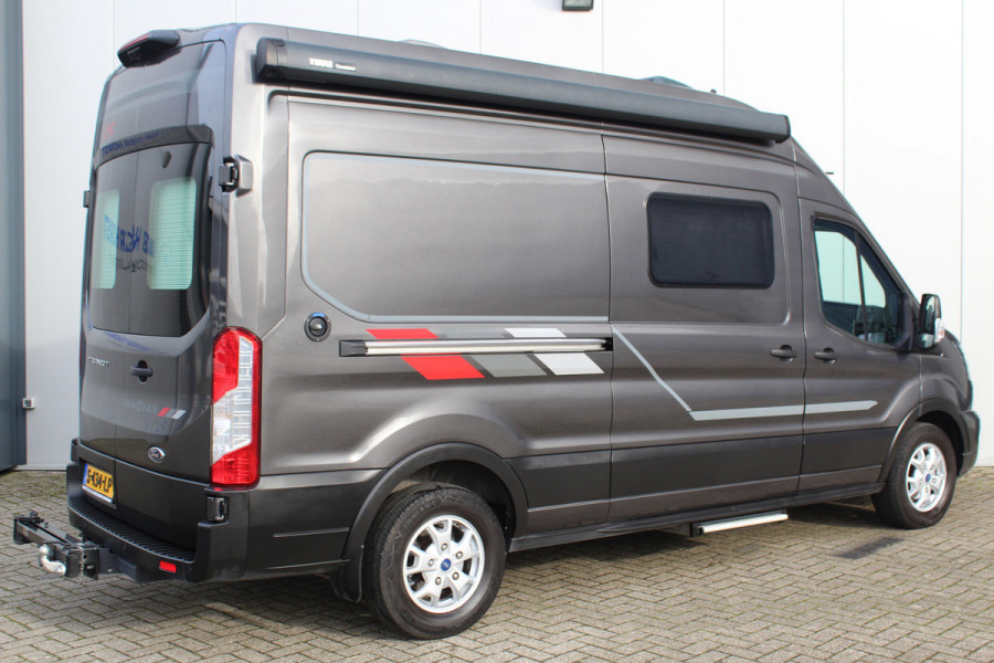 Ford LMC C590 'Innovan' Buscamper. Geniet van de vrijheid ! Geweldig mooie LMC buscamper ! V.v. de krachtige 170pk Ford dieselmotor. Airco, voorraamverw., Xenon verlichting, trekhaak, luifel, metallic lak, LM wielen, garage, camera, adapt. cruise cntrl, lane assist, koel-, vriesvak, toilet, kookgelegenheid etc.