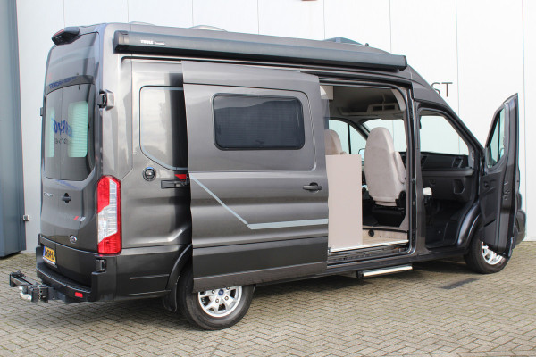 Ford LMC C590 'Innovan' Buscamper. Geniet van de vrijheid ! Geweldig mooie LMC buscamper ! V.v. de krachtige 170pk Ford dieselmotor. Airco, voorraamverw., Xenon verlichting, trekhaak, luifel, metallic lak, LM wielen, garage, camera, adapt. cruise cntrl, lane assist, koel-, vriesvak, toilet, kookgelegenheid etc.