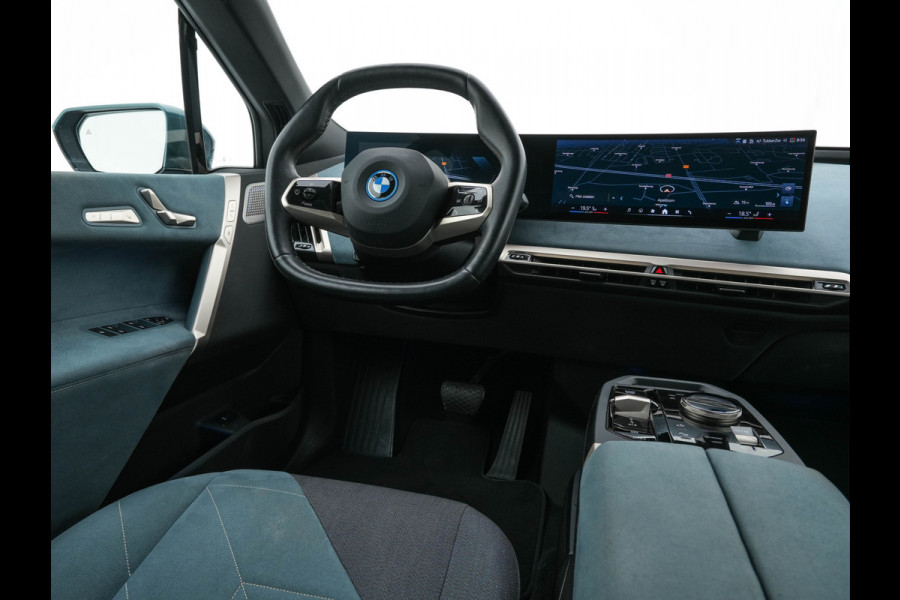 BMW iX xDrive40 Business Edition Plus 77 kWh [ 3-Fase ] {SOH-100%} (INCL-BTW) *PANO | HEAD-UP | TOPVIEW | MASSAGE | LASER-LIGHT | MEMORY-PACK | BOWERS&WILKINS | BLINDSPOT | WIDESCREEN-COCKPIT | HEATED-COMFORTSEATS | DAB | AMBIENTLIGHT | NAVI-FULLMAP | 20''AL