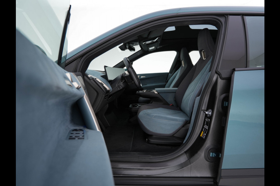BMW iX xDrive40 Business Edition Plus 77 kWh [ 3-Fase ] {SOH-100%} (INCL-BTW) *PANO | HEAD-UP | TOPVIEW | MASSAGE | LASER-LIGHT | MEMORY-PACK | BOWERS&WILKINS | BLINDSPOT | WIDESCREEN-COCKPIT | HEATED-COMFORTSEATS | DAB | AMBIENTLIGHT | NAVI-FULLMAP | 20''AL