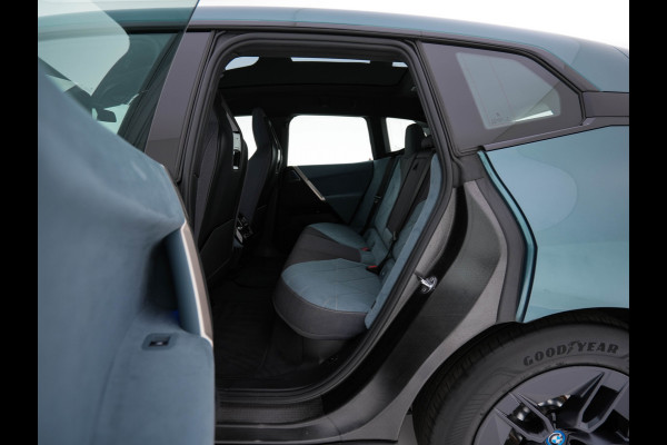 BMW iX xDrive40 Business Edition Plus 77 kWh [ 3-Fase ] {SOH-100%} (INCL-BTW) *PANO | HEAD-UP | TOPVIEW | MASSAGE | LASER-LIGHT | MEMORY-PACK | BOWERS&WILKINS | BLINDSPOT | WIDESCREEN-COCKPIT | HEATED-COMFORTSEATS | DAB | AMBIENTLIGHT | NAVI-FULLMAP | 20''AL