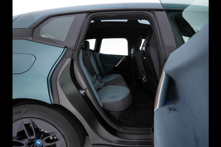 BMW iX xDrive40 Business Edition Plus 77 kWh [ 3-Fase ] {SOH-100%} (INCL-BTW) *PANO | HEAD-UP | TOPVIEW | MASSAGE | LASER-LIGHT | MEMORY-PACK | BOWERS&WILKINS | BLINDSPOT | WIDESCREEN-COCKPIT | HEATED-COMFORTSEATS | DAB | AMBIENTLIGHT | NAVI-FULLMAP | 20''AL