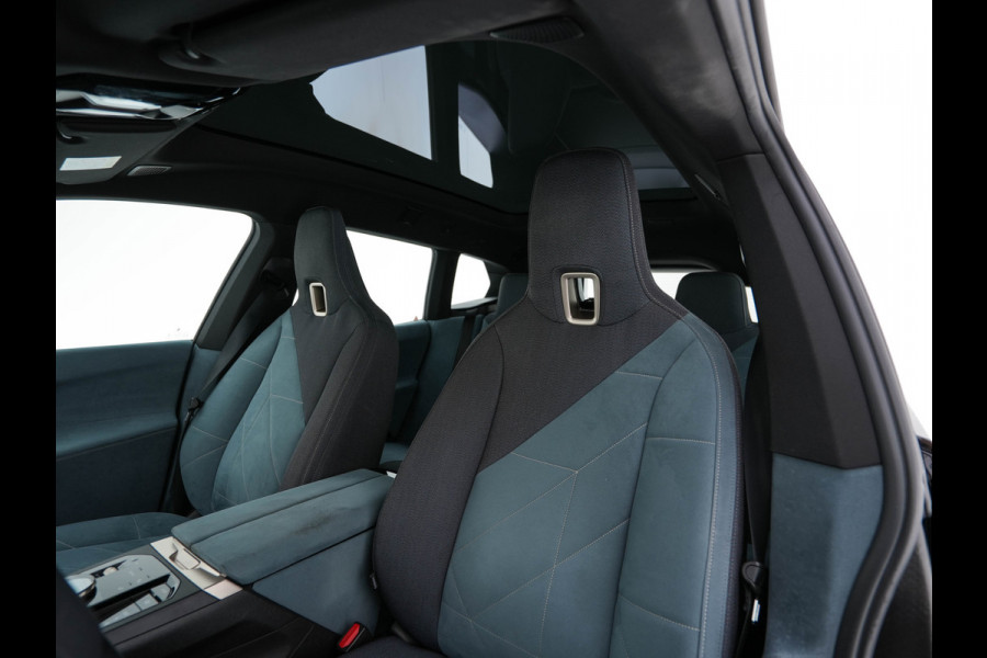 BMW iX xDrive40 Business Edition Plus 77 kWh [ 3-Fase ] {SOH-100%} (INCL-BTW) *PANO | HEAD-UP | TOPVIEW | MASSAGE | LASER-LIGHT | MEMORY-PACK | BOWERS&WILKINS | BLINDSPOT | WIDESCREEN-COCKPIT | HEATED-COMFORTSEATS | DAB | AMBIENTLIGHT | NAVI-FULLMAP | 20''AL