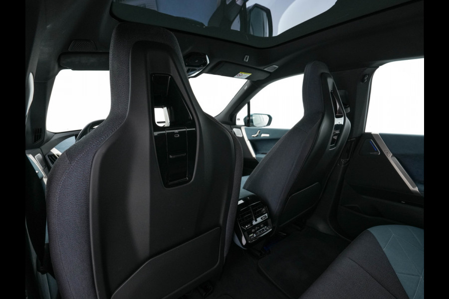 BMW iX xDrive40 Business Edition Plus 77 kWh [ 3-Fase ] {SOH-100%} (INCL-BTW) *PANO | HEAD-UP | TOPVIEW | MASSAGE | LASER-LIGHT | MEMORY-PACK | BOWERS&WILKINS | BLINDSPOT | WIDESCREEN-COCKPIT | HEATED-COMFORTSEATS | DAB | AMBIENTLIGHT | NAVI-FULLMAP | 20''AL