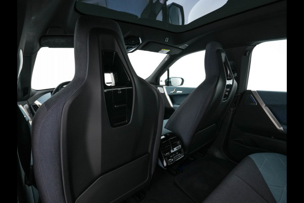 BMW iX xDrive40 Business Edition Plus 77 kWh [ 3-Fase ] {SOH-100%} (INCL-BTW) *PANO | HEAD-UP | TOPVIEW | MASSAGE | LASER-LIGHT | MEMORY-PACK | BOWERS&WILKINS | BLINDSPOT | WIDESCREEN-COCKPIT | HEATED-COMFORTSEATS | DAB | AMBIENTLIGHT | NAVI-FULLMAP | 20''AL