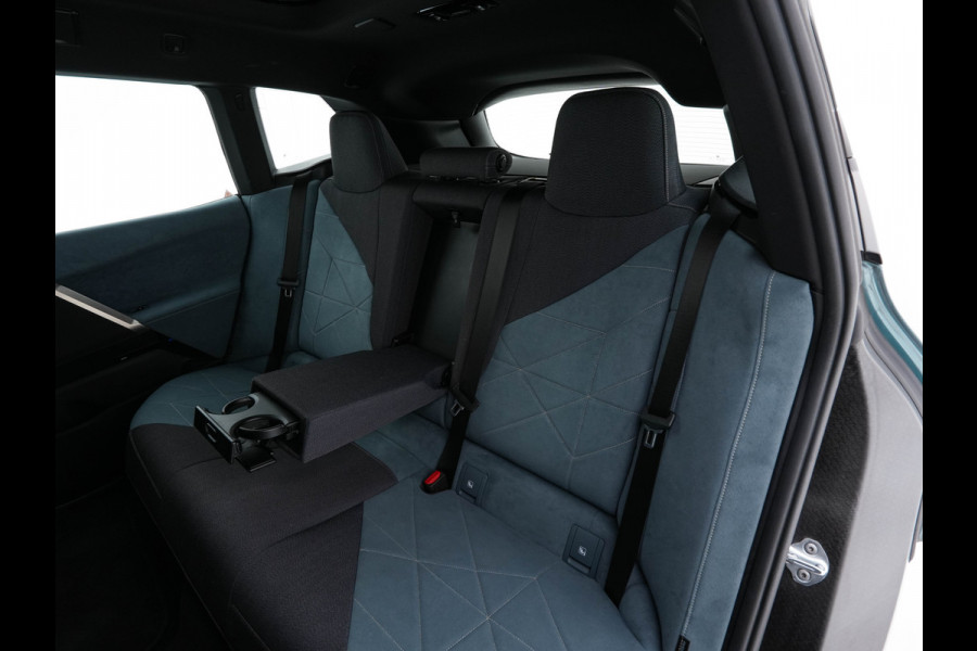 BMW iX xDrive40 Business Edition Plus 77 kWh [ 3-Fase ] {SOH-100%} (INCL-BTW) *PANO | HEAD-UP | TOPVIEW | MASSAGE | LASER-LIGHT | MEMORY-PACK | BOWERS&WILKINS | BLINDSPOT | WIDESCREEN-COCKPIT | HEATED-COMFORTSEATS | DAB | AMBIENTLIGHT | NAVI-FULLMAP | 20''AL