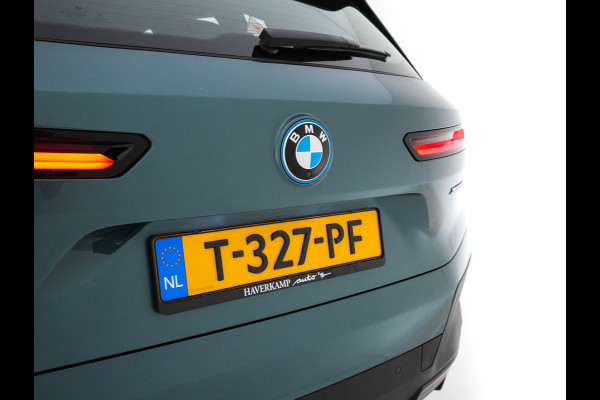 BMW iX xDrive40 Business Edition Plus 77 kWh [ 3-Fase ] {SOH-100%} (INCL-BTW) *PANO | HEAD-UP | TOPVIEW | MASSAGE | LASER-LIGHT | MEMORY-PACK | BOWERS&WILKINS | BLINDSPOT | WIDESCREEN-COCKPIT | HEATED-COMFORTSEATS | DAB | AMBIENTLIGHT | NAVI-FULLMAP | 20''AL