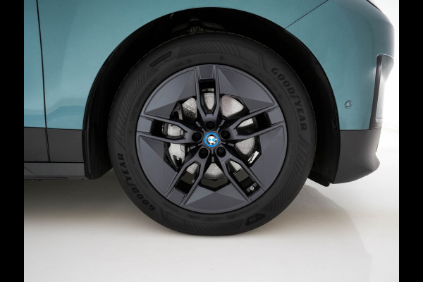 BMW iX xDrive40 Business Edition Plus 77 kWh [ 3-Fase ] {SOH-100%} (INCL-BTW) *PANO | HEAD-UP | TOPVIEW | MASSAGE | LASER-LIGHT | MEMORY-PACK | BOWERS&WILKINS | BLINDSPOT | WIDESCREEN-COCKPIT | HEATED-COMFORTSEATS | DAB | AMBIENTLIGHT | NAVI-FULLMAP | 20''AL