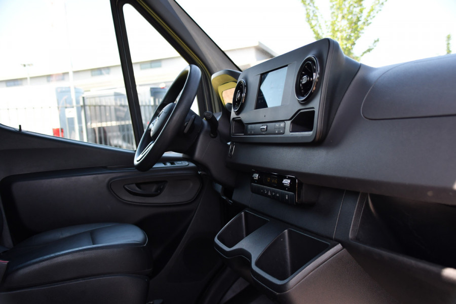 Mercedes-Benz Sprinter 317 1.9 CDI L2H2 DC PB Edition Camera, Cruise, Carplay, 170pk, LED, 3500kg Trekhaak, Automaat, Sensoren, Multimedia, Uniek!