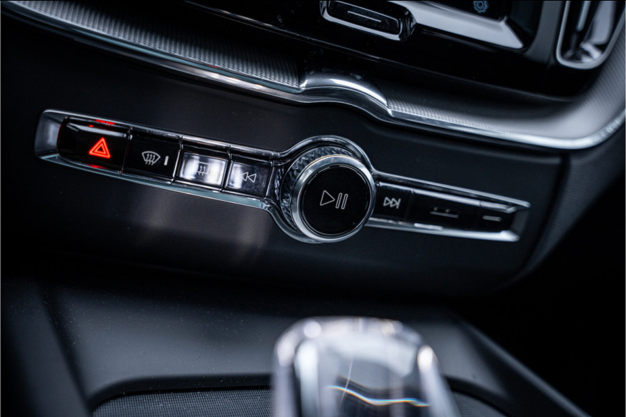 Volvo XC60 T8 Recharge AWD Ultra Black Edition ** Ventilatie ** B&W ** Massage ** 360 camera ** Trekhaak