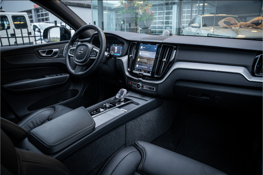 Volvo XC60 T8 Recharge AWD Ultra Black Edition ** Ventilatie ** B&W ** Massage ** 360 camera ** Trekhaak