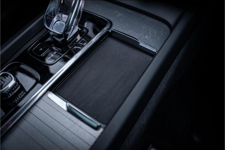 Volvo XC60 T8 Recharge AWD Ultra Black Edition ** Ventilatie ** B&W ** Massage ** 360 camera ** Trekhaak