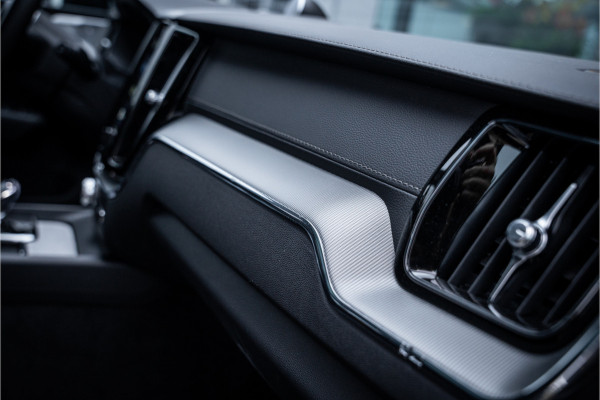 Volvo XC60 T8 Recharge AWD Ultra Black Edition ** Ventilatie ** B&W ** Massage ** 360 camera ** Trekhaak