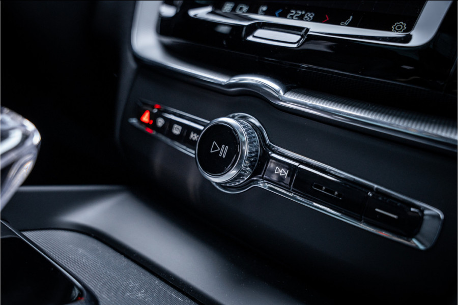 Volvo XC60 T8 Recharge AWD Ultra Black Edition ** Ventilatie ** B&W ** Massage ** 360 camera ** Trekhaak