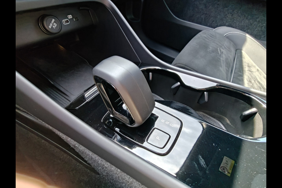 Volvo C40 Recharge Ultimate 232PK 69 kWh | ACC | H&K | Blis | Stoelverwarming | 360 Camera | Stoelverwarming