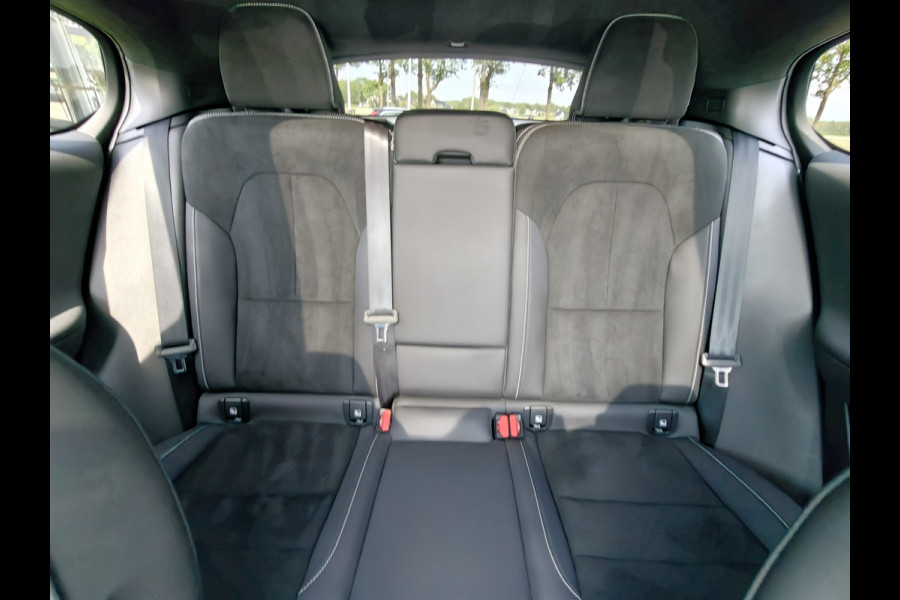 Volvo C40 Recharge Ultimate 232PK 69 kWh | ACC | H&K | Blis | Stoelverwarming | 360 Camera | Stoelverwarming