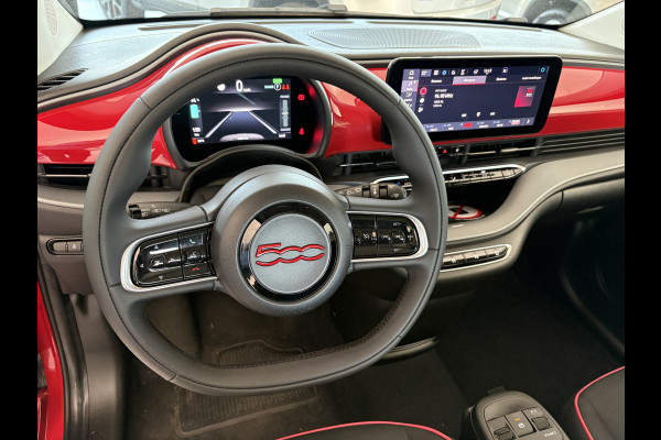 Fiat 500E 24 kWh RED Achteruitrijcamera - Airco - Navigatie - Parkeersensoren achter - Apple carplay - Bluetooth - Cruise control - Keyless start - Led verlichting - Stuur multifunctioneel - Rijstrooksensor - Elektrische ramen