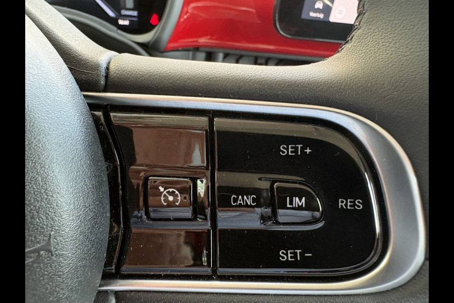 Fiat 500E 24 kWh RED Achteruitrijcamera - Airco - Navigatie - Parkeersensoren achter - Apple carplay - Bluetooth - Cruise control - Keyless start - Led verlichting - Stuur multifunctioneel - Rijstrooksensor - Elektrische ramen
