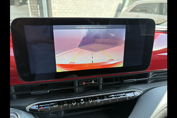 Fiat 500E 24 kWh RED Achteruitrijcamera - Airco - Navigatie - Parkeersensoren achter - Apple carplay - Bluetooth - Cruise control - Keyless start - Led verlichting - Stuur multifunctioneel - Rijstrooksensor - Elektrische ramen