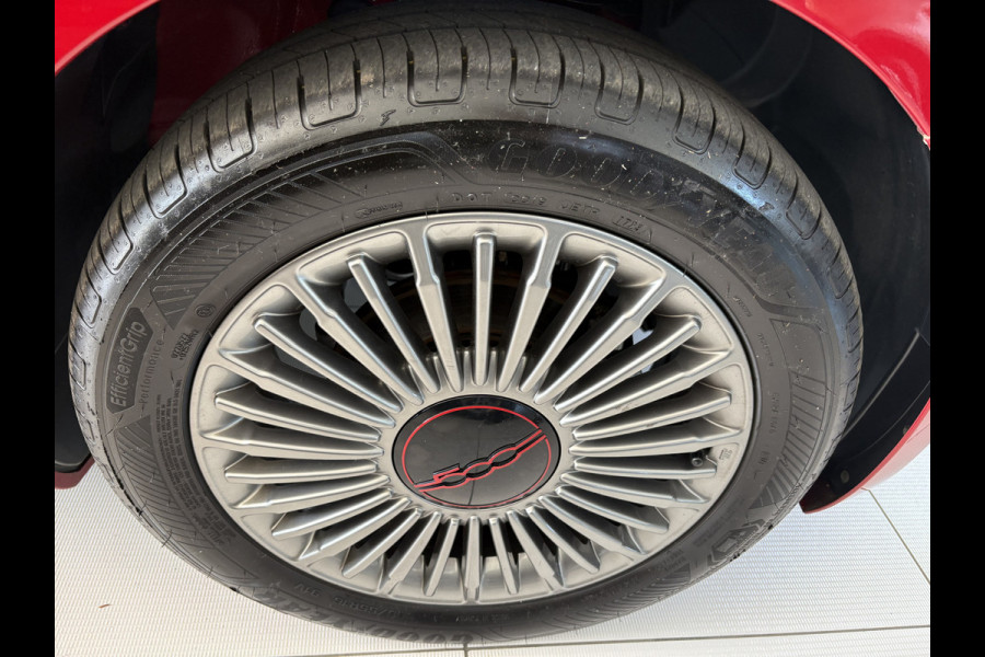 Fiat 500E 24 kWh RED Achteruitrijcamera - Airco - Navigatie - Parkeersensoren achter - Apple carplay - Bluetooth - Cruise control - Keyless start - Led verlichting - Stuur multifunctioneel - Rijstrooksensor - Elektrische ramen