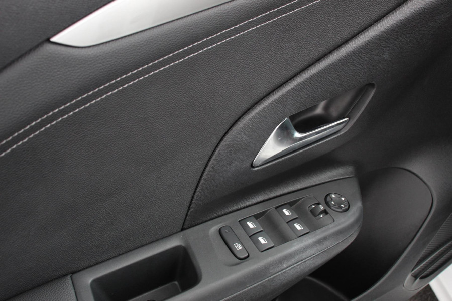 Opel Corsa 1.2 Turbo 100pk GS Line Opel Corsa 1.2 GS Line  Navigatie  Apple Carplay/Android Auto  Climate Control  Cruise Control  Lichtmetalen velgen  Sportstoelen