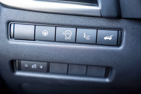 Nissan QASHQAI 1.3 MHEV N-Connecta |Prijs rijklaar incl 12 mnd garantie| 360 Camera Blindspot Panodak Trekhaak Elek klep