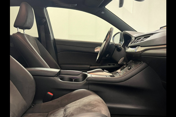 Lexus CT 200h F Sport Line / NL-auto / Camera / Stoelverwarming