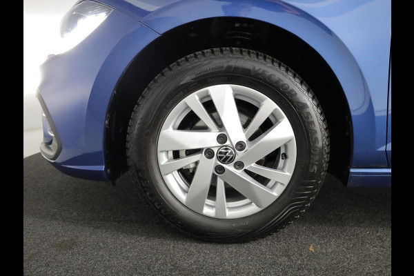 Volkswagen Polo 1.0 TSI Style 95 pk Automaat (DSG) | Navigatie | Parkeersensoren | Adaptieve cruise control | Matrix LED koplampen | Stoelverwarming |