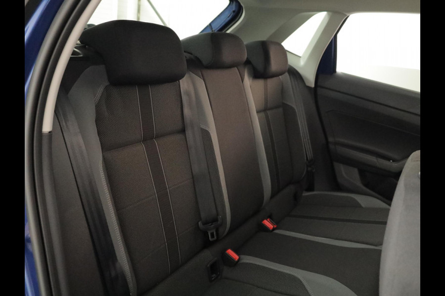 Volkswagen Polo 1.0 TSI Style 95 pk Automaat (DSG) | Navigatie | Parkeersensoren | Adaptieve cruise control | Matrix LED koplampen | Stoelverwarming |