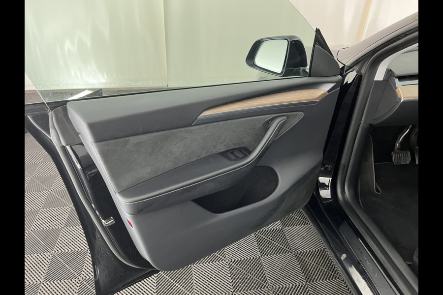 Tesla Model Y Long Range AWD 75 kWh [ 3-Fase ] {SOH-91%} (INCL.BTW)  Aut. *PANO | LEATHER | AUTO-PILOT | NAVI-FULLMAP | MATRIX-LED | KEYLESS | CAMERA | DAB+ | HEATED-COMFORTSEATS | PRIVACYGLASS | TOPVIEW*
