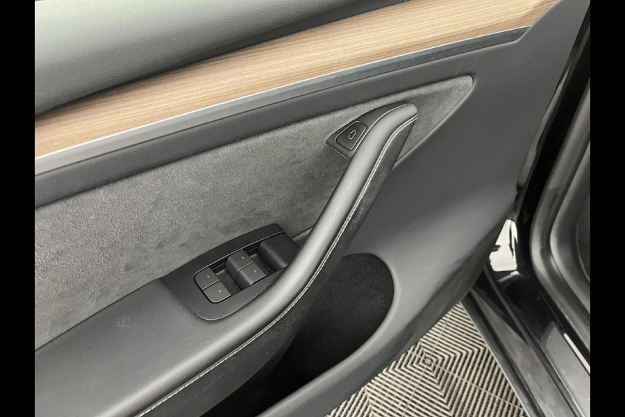 Tesla Model Y Long Range AWD 75 kWh [ 3-Fase ] {SOH-91%} (INCL.BTW)  Aut. *PANO | LEATHER | AUTO-PILOT | NAVI-FULLMAP | MATRIX-LED | KEYLESS | CAMERA | DAB+ | HEATED-COMFORTSEATS | PRIVACYGLASS | TOPVIEW*