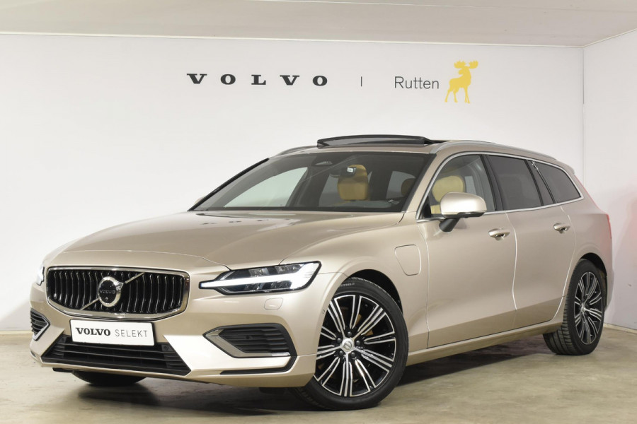 Volvo V60 T6 350PK Plug-in Hybrid AWD Ultimate Bright / Adaptive Cruise Control / Harman Kardon / 360 Camera / Elektrisch glazen schuif-kanteldak / Head-up Display / Nappa leer met stoelventilatie / Elektrisch verstelbare stoelen met geheugen / Stoelverwarming / Stuurverwarming