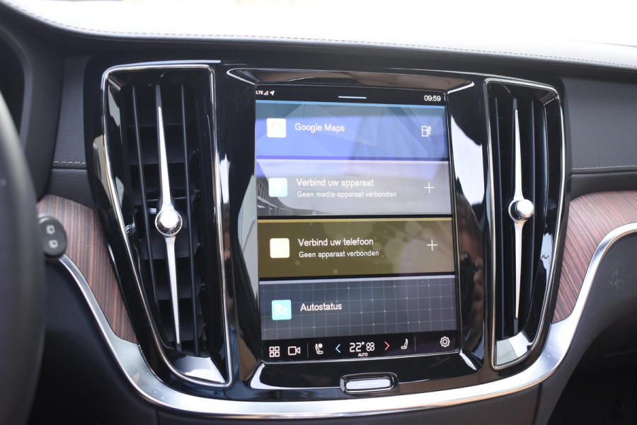 Volvo V60 T6 350PK Plug-in Hybrid AWD Ultimate Bright / Adaptive Cruise Control / Harman Kardon / 360 Camera / Elektrisch glazen schuif-kanteldak / Head-up Display / Nappa leer met stoelventilatie / Elektrisch verstelbare stoelen met geheugen / Stoelverwarming / Stuurverwarming